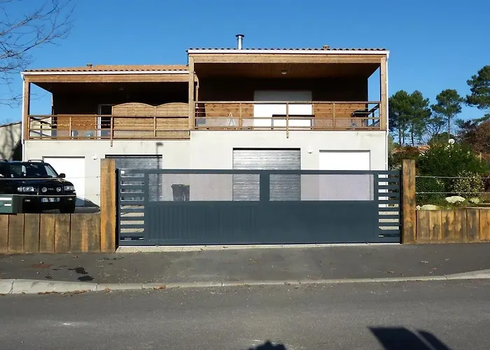 Casa de Férias Maison Familiale à Avec Jardin Et Sauna